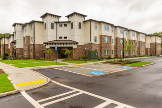 Brentwood Commons in Atlanta, GA - Foto de edificio - Building Photo