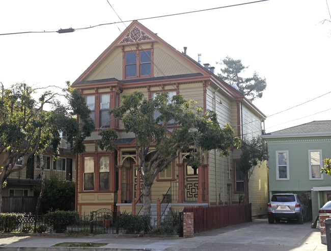 2216 Encinal Ave in Alameda, CA - Building Photo - Building Photo