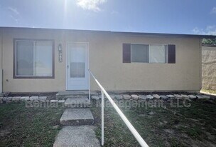 343 E Rosewood Ln in Tavares, FL - Building Photo