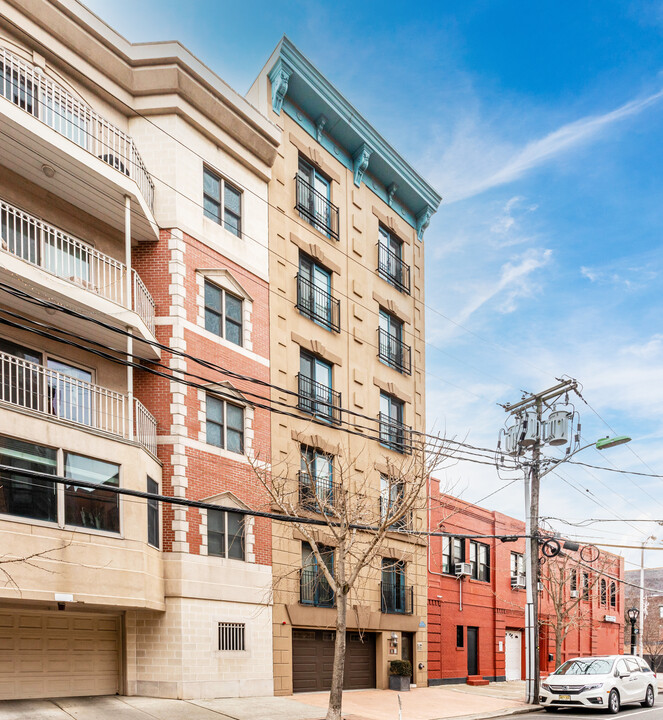 107 Jackson St in Hoboken, NJ - Building Photo