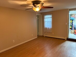 386 Hamilton St, Unit Garden Apartment in Albany, NY - Building Photo - Building Photo