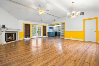 12803 El Sendero St in San Antonio, TX - Foto de edificio - Building Photo
