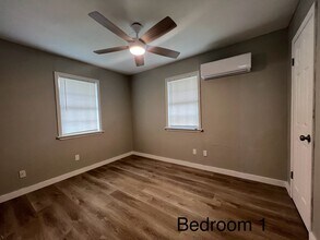 241 Orange St in Mathis, TX - Building Photo - Building Photo