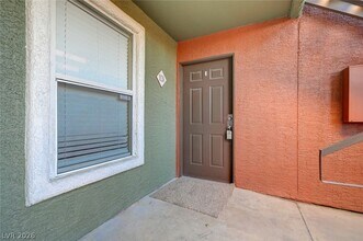 8101 W Flamingo Rd in Las Vegas, NV - Building Photo - Building Photo