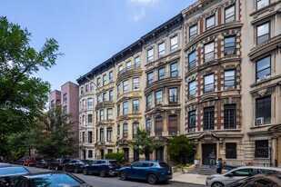 43 W 85th St in New York, NY - Building Photo