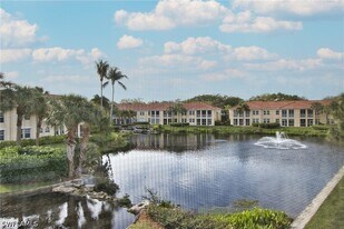 400 L'Ambiance Cir in Naples, FL - Building Photo