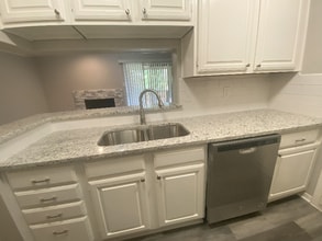 1310 Harwell Dr in Arlington, TX - Foto de edificio - Building Photo