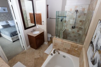 5738 Kiam St in Houston, TX - Building Photo - Building Photo
