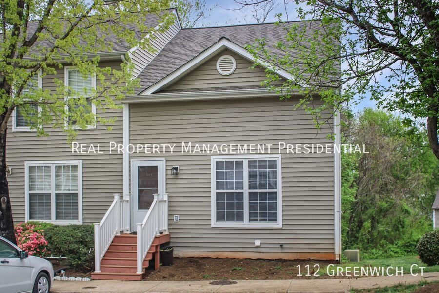 112 Greenwich Ct in Charlottesville, VA - Foto de edificio