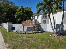 10399 N Kendall Dr in Miami, FL - Building Photo