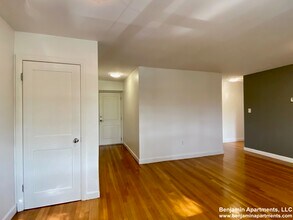 15 Marion St, Unit 21 in Brookline, MA - Foto de edificio - Building Photo
