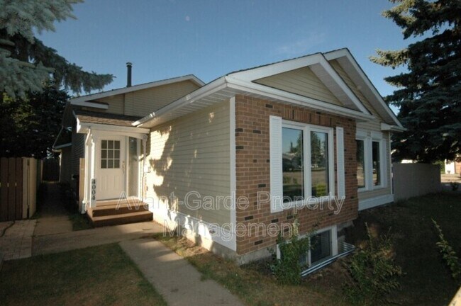 4004-4020 20 Ave NW in Edmonton, AB - Building Photo - Building Photo