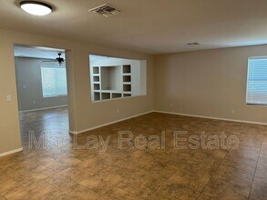 2011 W Sunshine Butte Dr in San Tan Valley, AZ - Building Photo - Building Photo