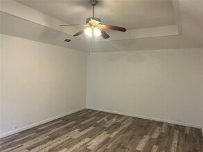 801 Summit Dr in Desoto, TX - Foto de edificio - Building Photo