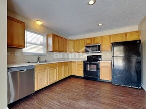 930 W Jameson Ct in Trenton, OH - Building Photo - Building Photo