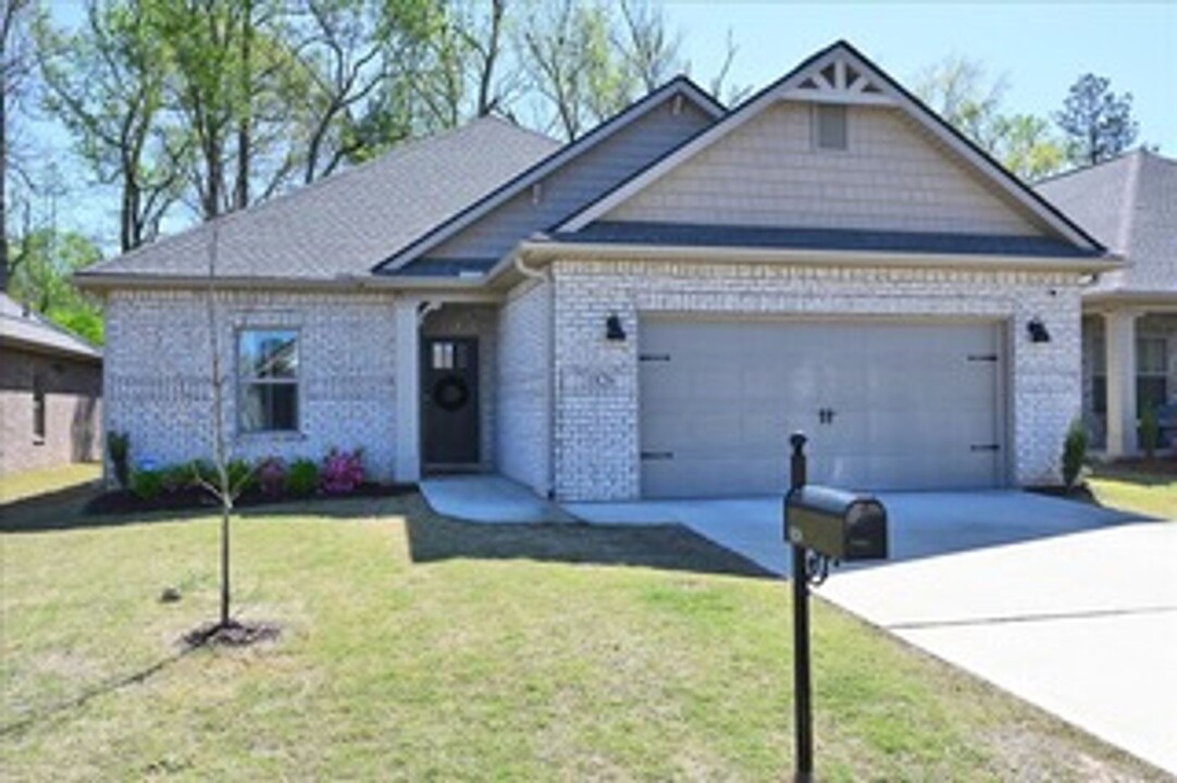 1826 Anise Cir in Cullman, AL - Building Photo