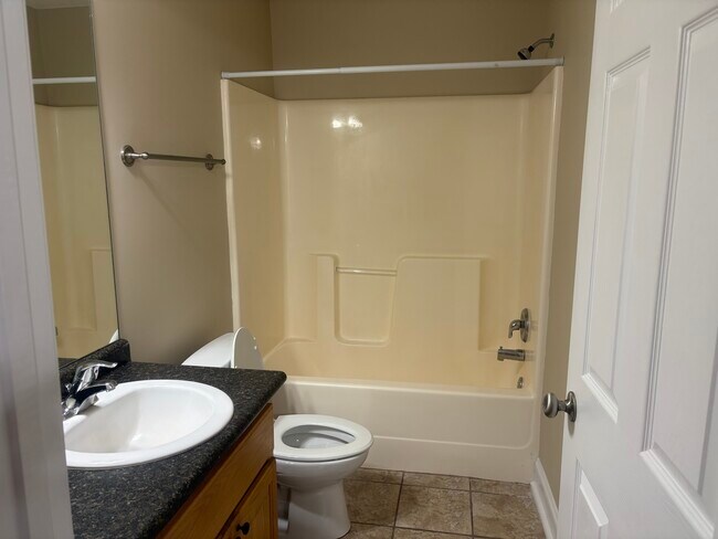 112 Lakeview Commons Dr in Statesboro, GA - Building Photo - Building Photo