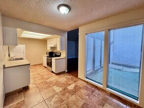 5965 E Shields Ave in Fresno, CA - Building Photo - Building Photo