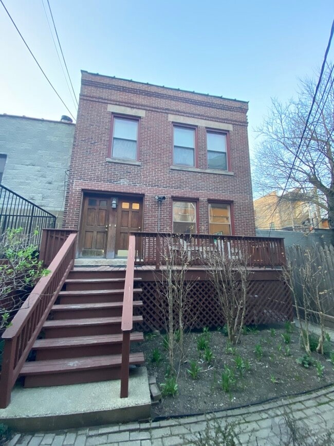 property at 852 W Diversey Pkwy