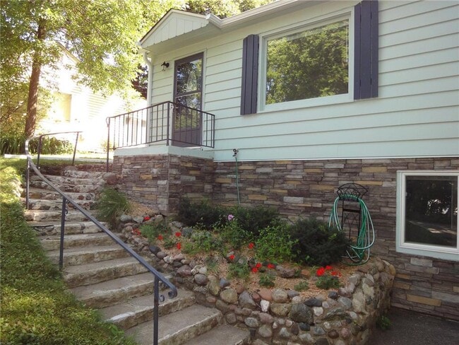 2336 Ives Ln N in Plymouth, MN - Building Photo - Building Photo