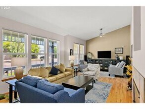 206 NE Milne Rd in Hillsboro, OR - Building Photo - Building Photo