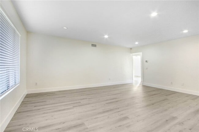 8855 Hemlock St in Rancho Cucamonga, CA - Foto de edificio - Building Photo