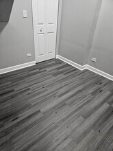 8020 S Coles Ave, Unit 1 in Chicago, IL - Building Photo - Building Photo