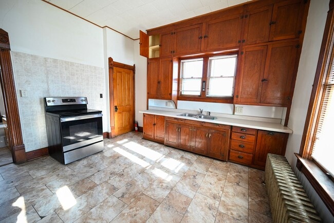 1830-1830.5-18305 Superior Ave in Tomah, WI - Foto de edificio - Building Photo