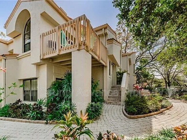 310 Los Prados Dr in Safety Harbor, FL - Building Photo - Building Photo