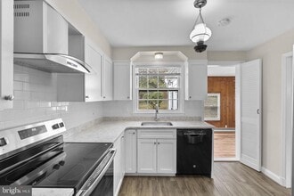 5617 Knollwood Rd in Bethesda, MD - Building Photo - Building Photo