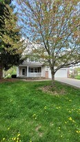 5437 Boxwood Ct SE in Kentwood, MI - Building Photo
