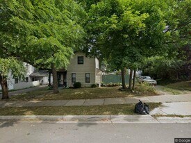 203 E Cross St, Unit Apt 2 in Ypsilanti, MI - Building Photo