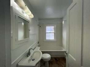 1608 E 12th St in Davenport, IA - Building Photo - Building Photo