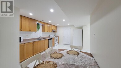 25 Granite St in Vaughan, ON - Building Photo - Building Photo