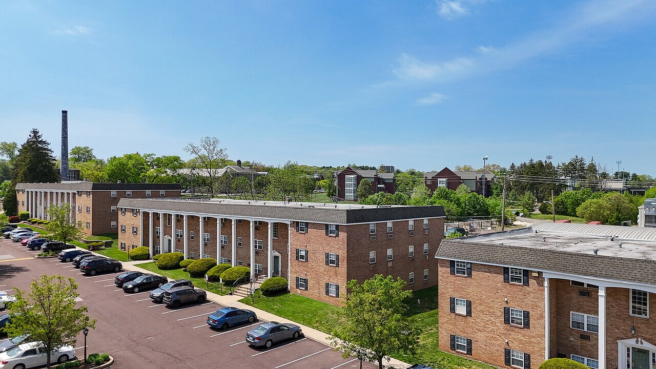 College Arms Apartments in Collegeville, PA - Building Photo