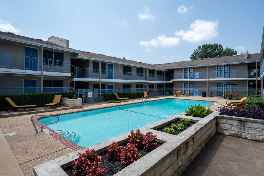 Tanglewood North Apartments in Austin, TX - Building Photo