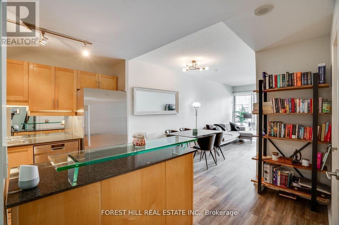 220-1220 Victoria St in Toronto, ON - Building Photo
