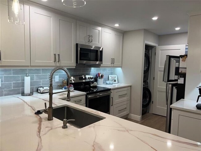 property at 1523 E Hillsboro Blvd