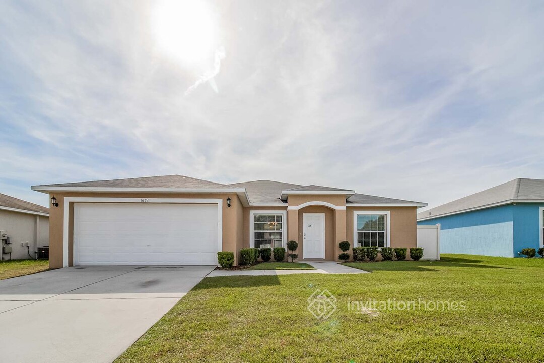 1639 Saddlehorn Dr in Lakeland, FL - Foto de edificio