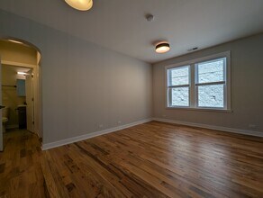 650 W Wrightwood Ave, Unit #656-403 in Chicago, IL - Foto de edificio - Building Photo