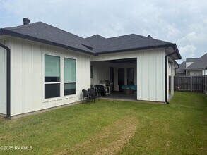 200 Windmill Palm Ln, Unit 13 in Youngsville, LA - Foto de edificio - Building Photo