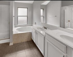 8029 Mountain Knoll Ct in Dallas, TX - Building Photo - Building Photo