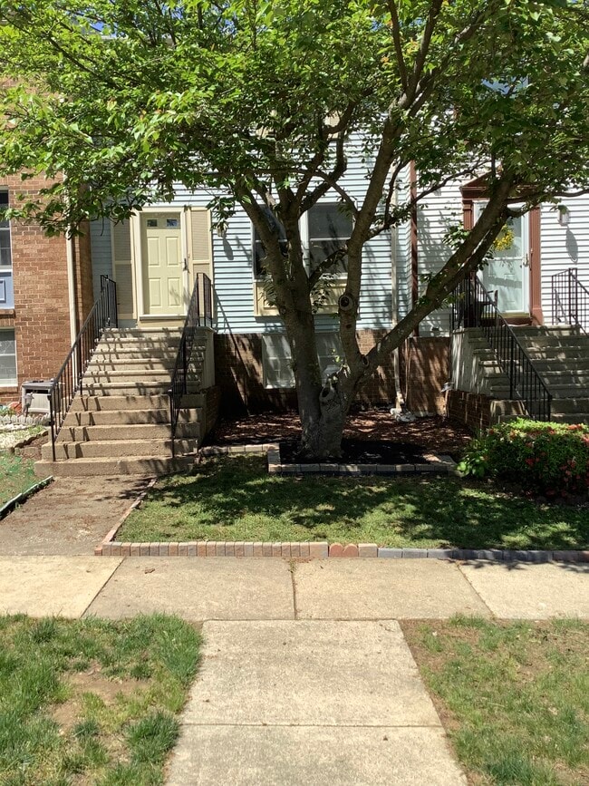 property at 6832 Heatherway Ct