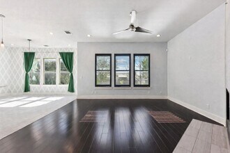 8110 Ranch to Market Rd 2222 in Austin, TX - Foto de edificio - Building Photo