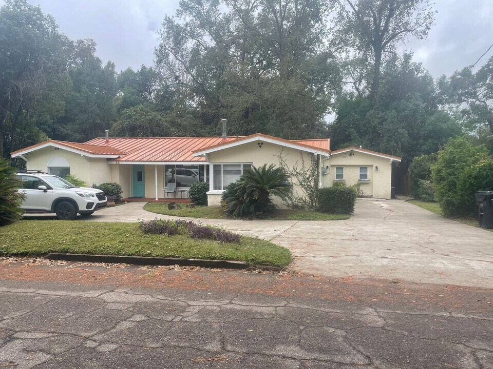 706 Monticello Dr in Tallahassee, FL - Building Photo