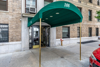 108 E 82nd St in New York, NY - Foto de edificio - Building Photo