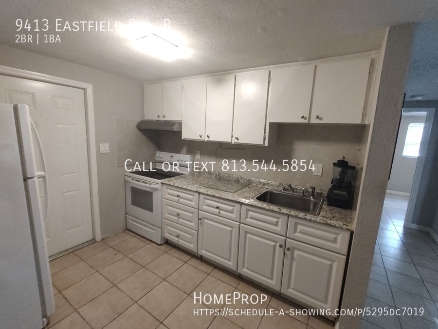 9413 Eastfield Rd in Thonotosassa, FL - Building Photo