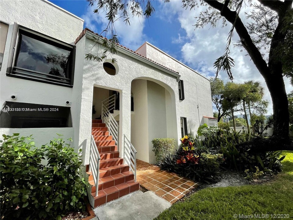 3578 Magellan Cir in Miami, FL - Building Photo