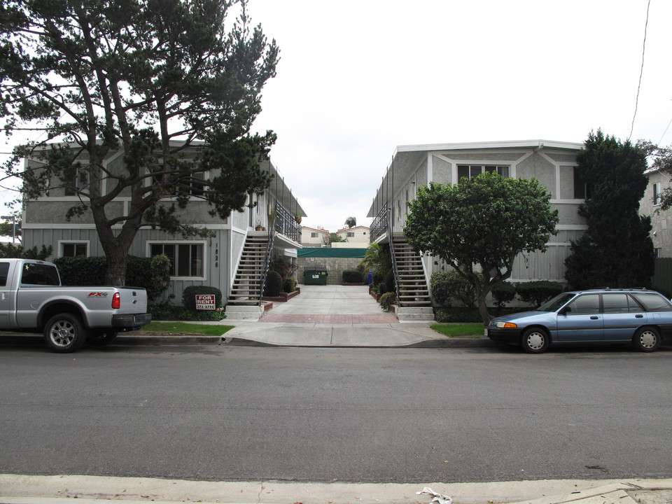 1834-1838 12th St in Manhattan Beach, CA - Building Photo