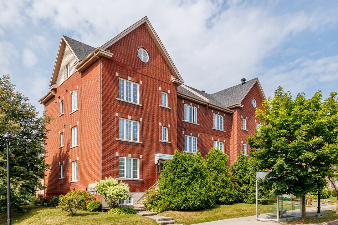 1584 Alexis-Nihon Boul in St. Laurent, QC - Building Photo